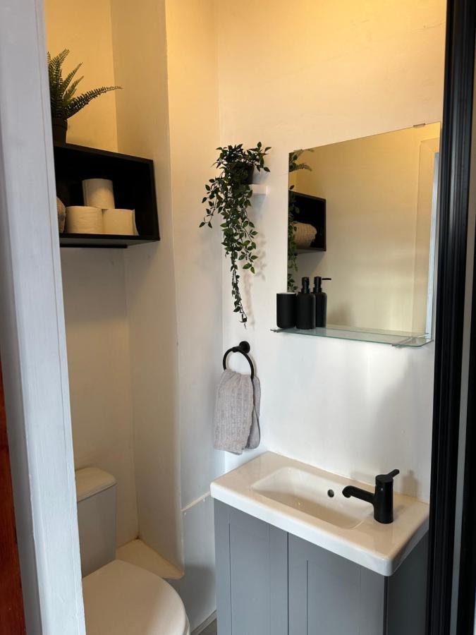 Modern En Suite Bedroom Close To City Centre Leeds  Bagian luar foto
