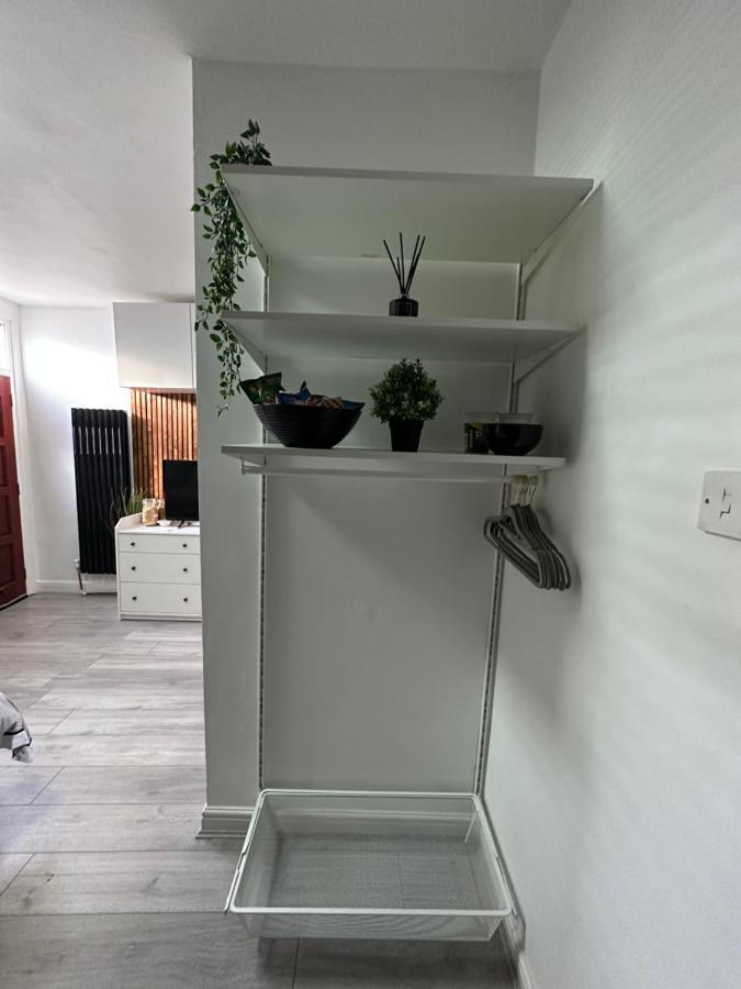 Modern En Suite Bedroom Close To City Centre Leeds  Bagian luar foto